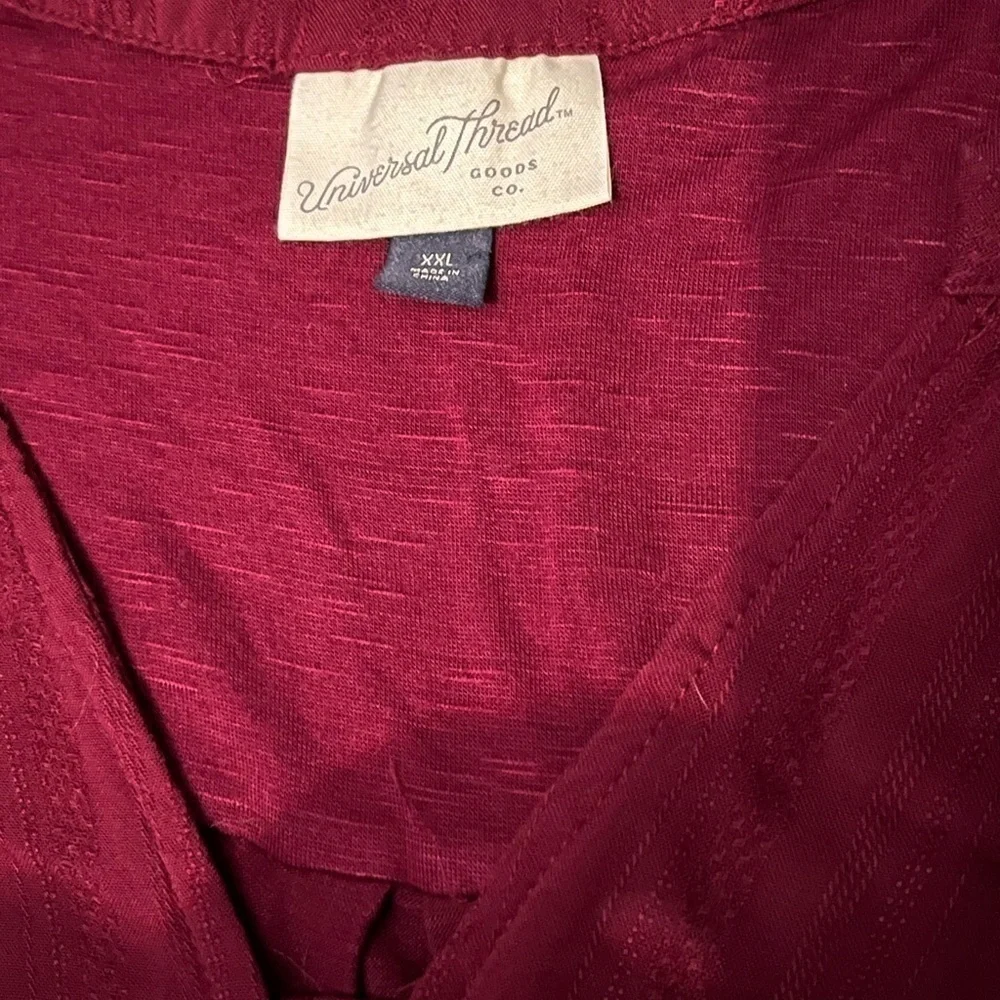Universal Thread Hi-Lo Button Down Top - Picture 3 of 3